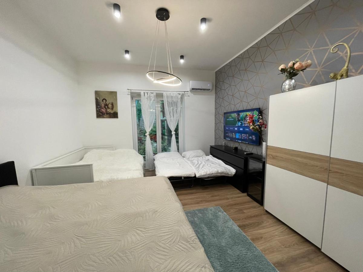 Budapest Garden Apartman ภายนอก รูปภาพ
