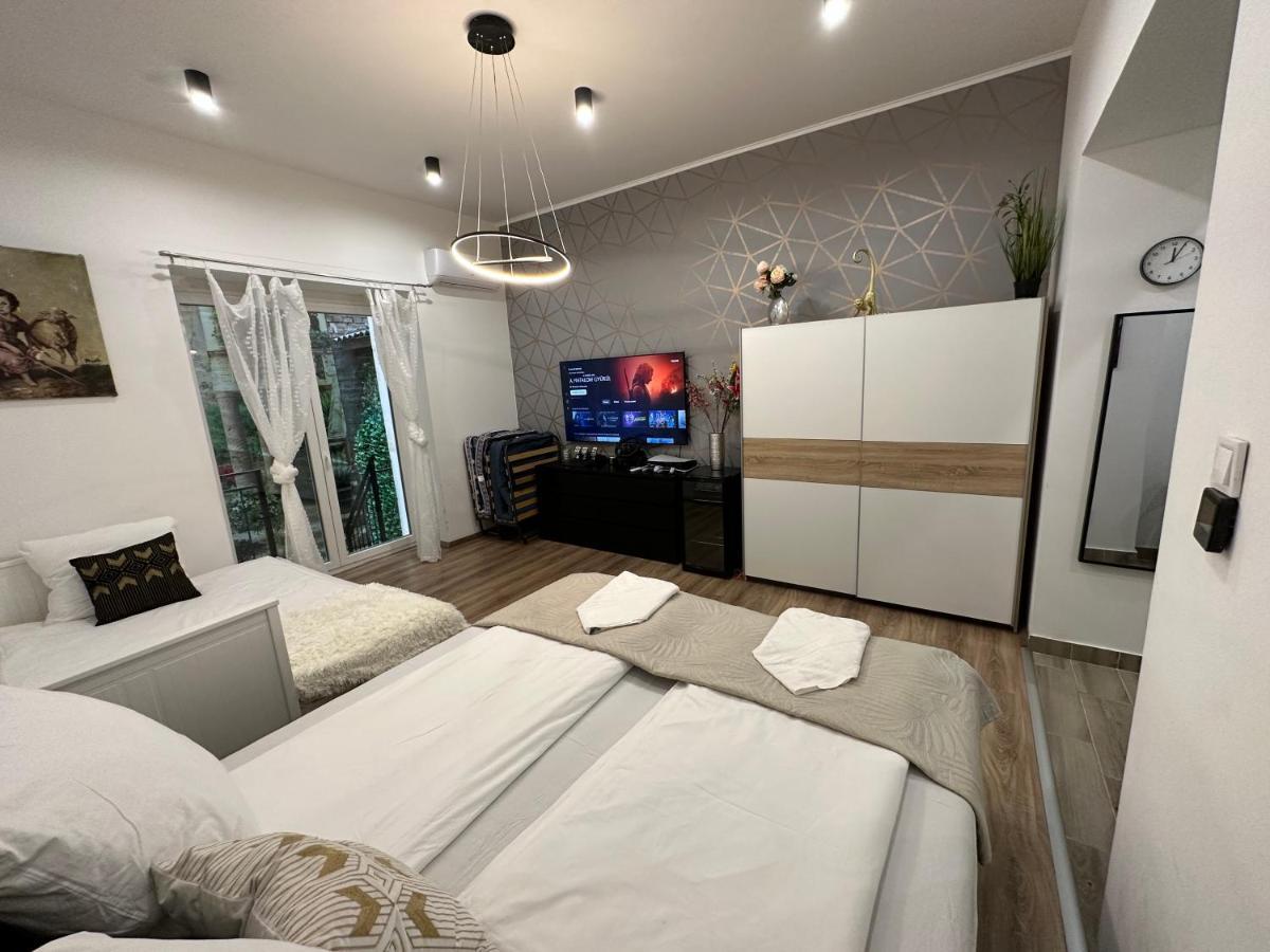 Budapest Garden Apartman ภายนอก รูปภาพ