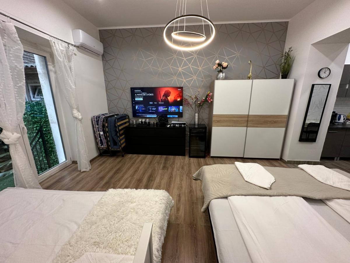 Budapest Garden Apartman ภายนอก รูปภาพ