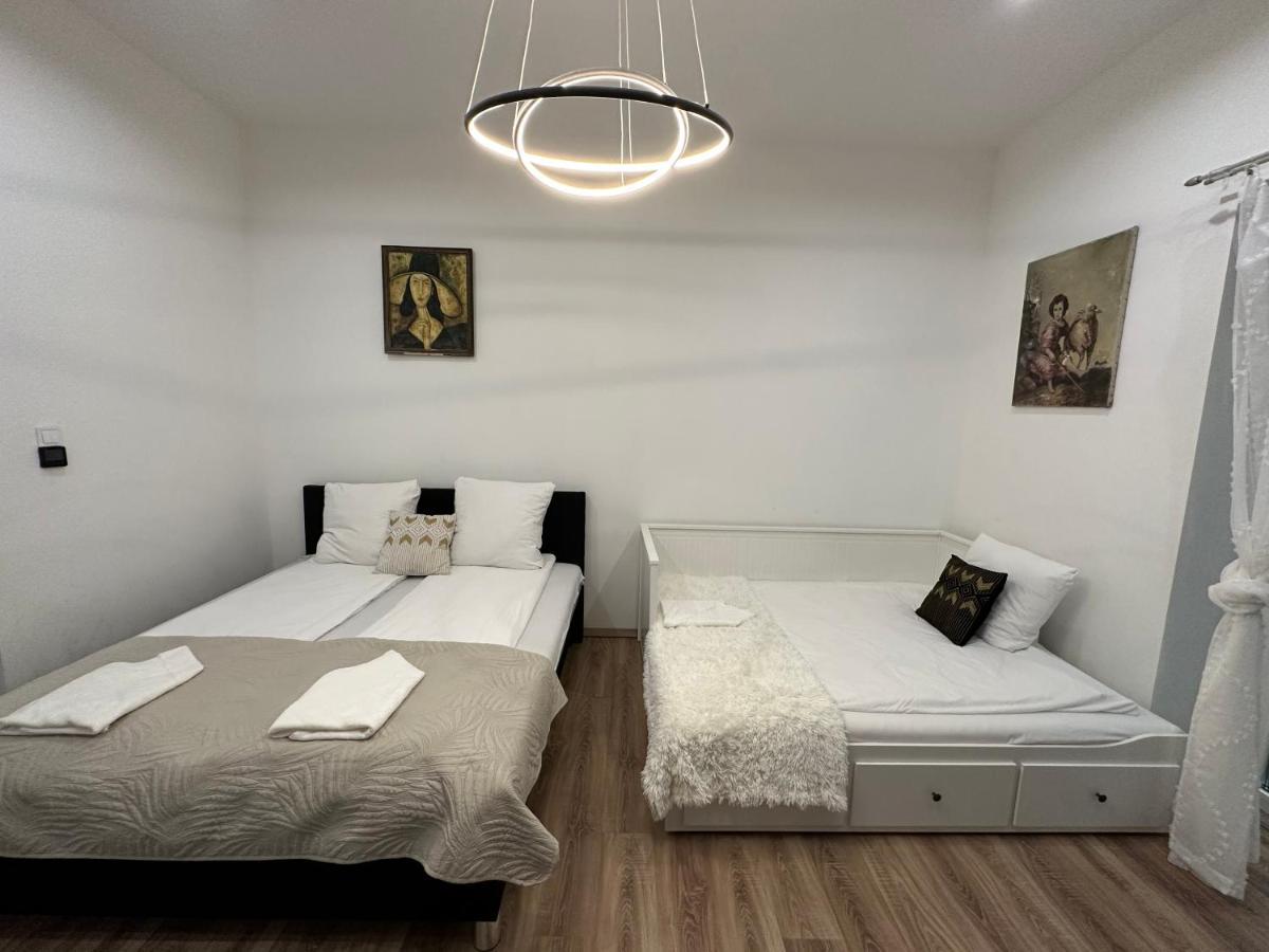 Budapest Garden Apartman ภายนอก รูปภาพ